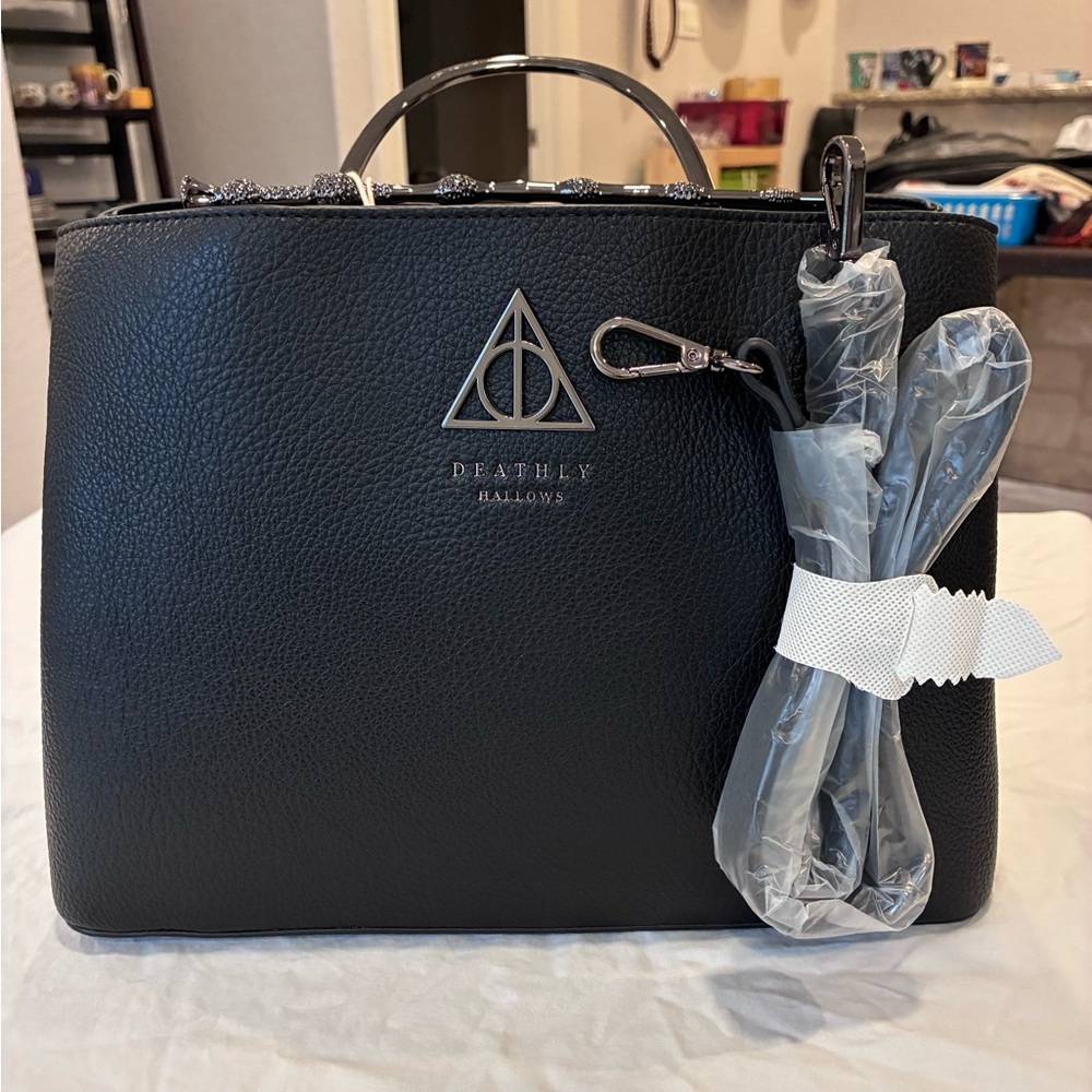 Loungefly Black Harry Potter Plaque Tote - Picture 8 of 11